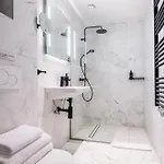 Limehome Leidsekruisstraat 3*
