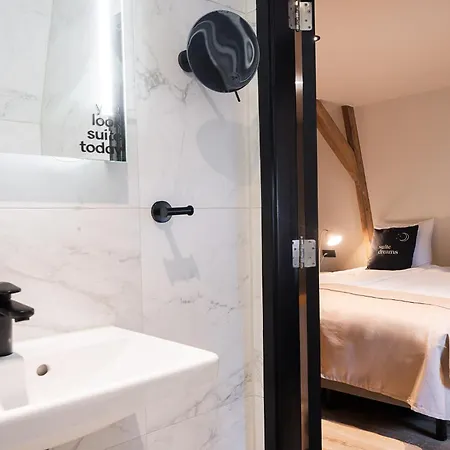 Limehome Leidsekruisstraat 3*