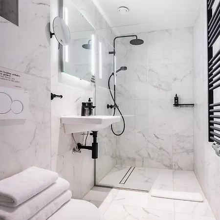 Limehome Leidsekruisstraat 3*