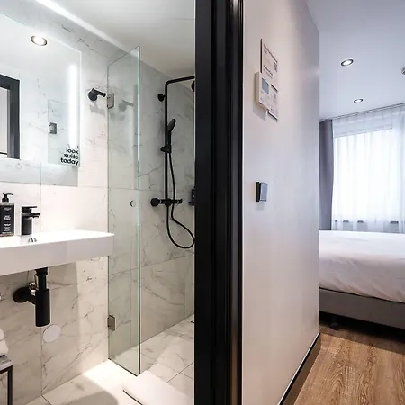Limehome Leidsekruisstraat Aparthotel 3*