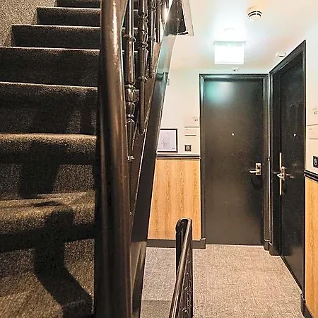 Limehome Leidsekruisstraat 3*