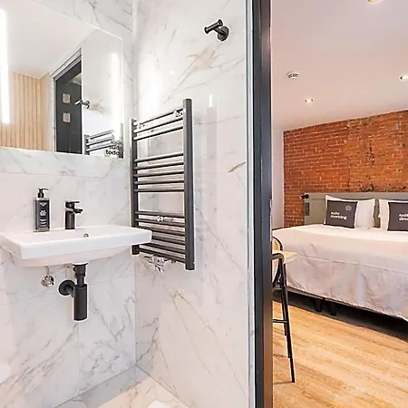 Limehome Leidsekruisstraat Aparthotel