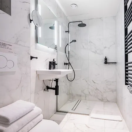 Limehome Leidsekruisstraat 3*