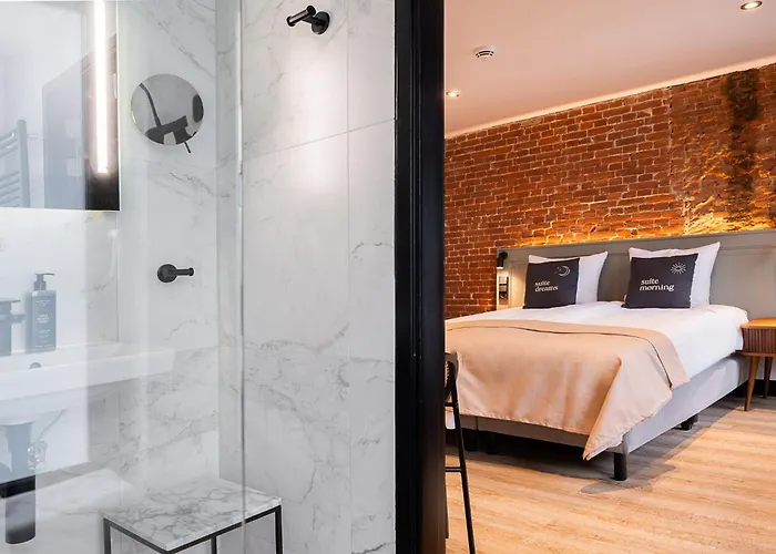 Limehome Leidsekruisstraat 3*